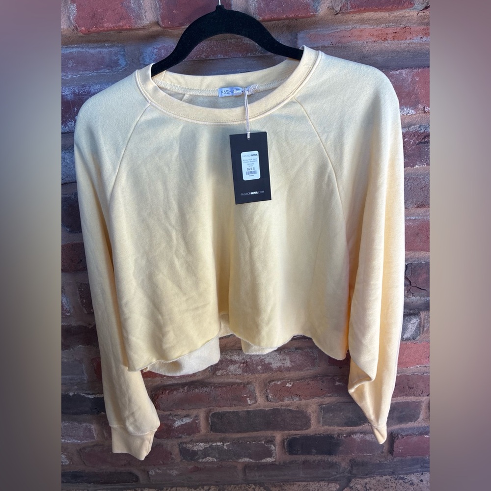 Fashion Nova Pale Yellow Cropped Crewneck Sweatshirt & shorts